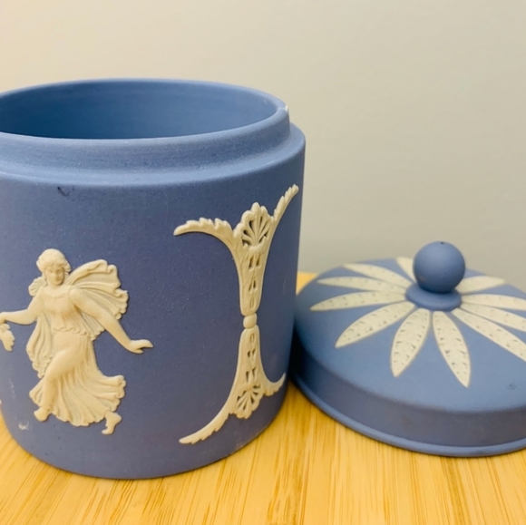 VTG WEDGWOOD ENGLAND BL JASPERWARE DOME LID & JAR - Picture 2 of 12